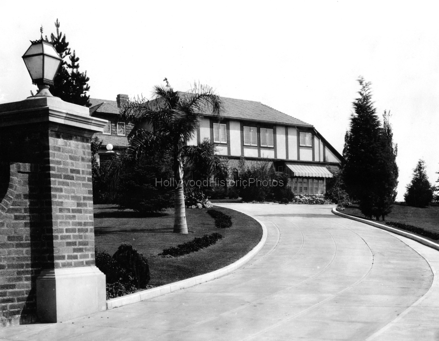 Marion Davies Estate 1926 Located at 1700 Lexington Drive wm.jpg